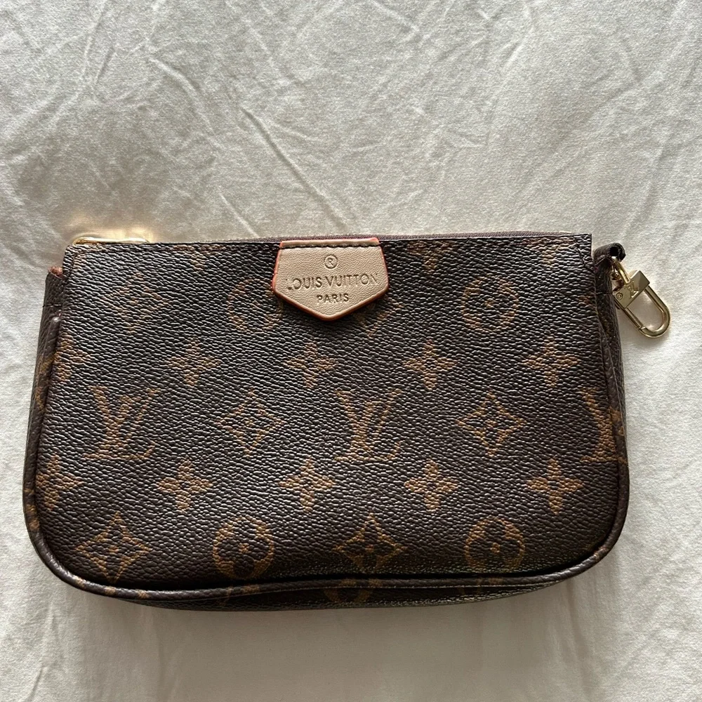 Louis Vuitton Brown Monogram case - Picture 6 of 6